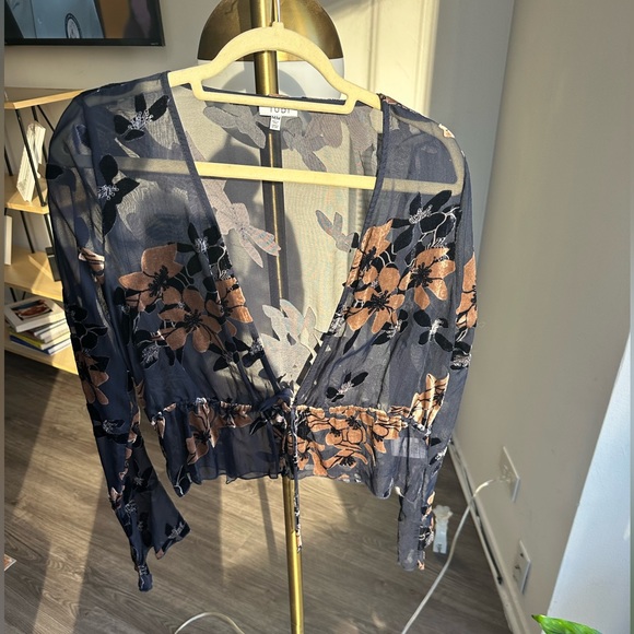 Tobi semi sheer blouse - Picture 2 of 3